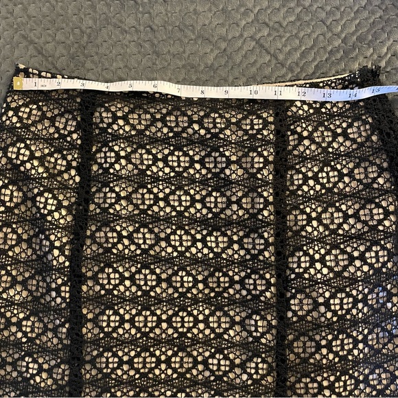 It’s a new vision black lace overlay skirt in GUC.  So elegant for anytime!  6US - Picture 8 of 9